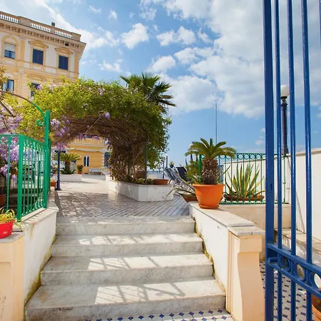 La Terrazza De Luxe بيت ضيافة سورينتو