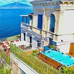 בית הארחה La Terrazza De Luxe 4*