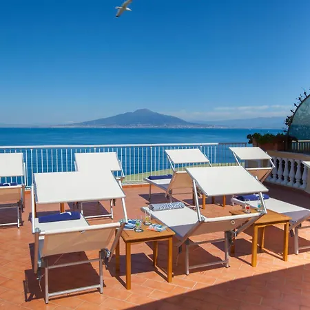 Πανσιόν La Terrazza De Luxe 4*
